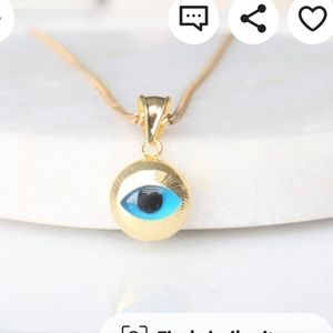 10k Gold  round   Eye eye charm